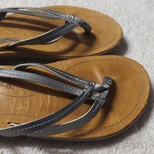 OluKai U'i Women's size 6 sandals